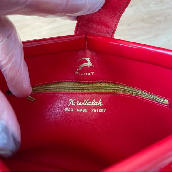 Koret |Korettelak| Clutch Shoulder Bag in Patent Leather Lipstick Red - Picture 4 of 7